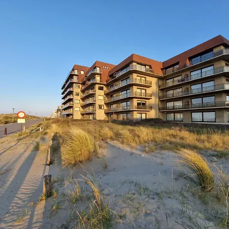 Апартаменты Premium Holidays - Castelli In Front Of The Sea Of Nieuwpoort Коксейде